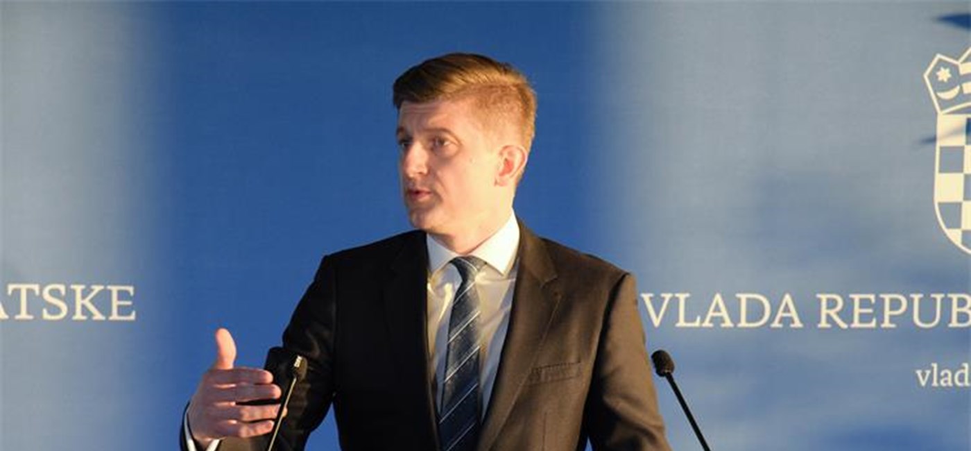 New int'l bond issue being prepared, domestic issue in July